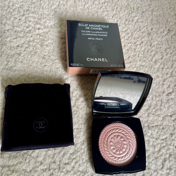 CHANEL Iridescent Pink Highlighter in Metal Peach Compact - Picture 1 of 9